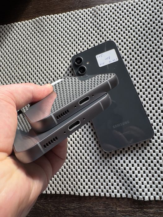 Samsung S23 FE 128 в крутих станах