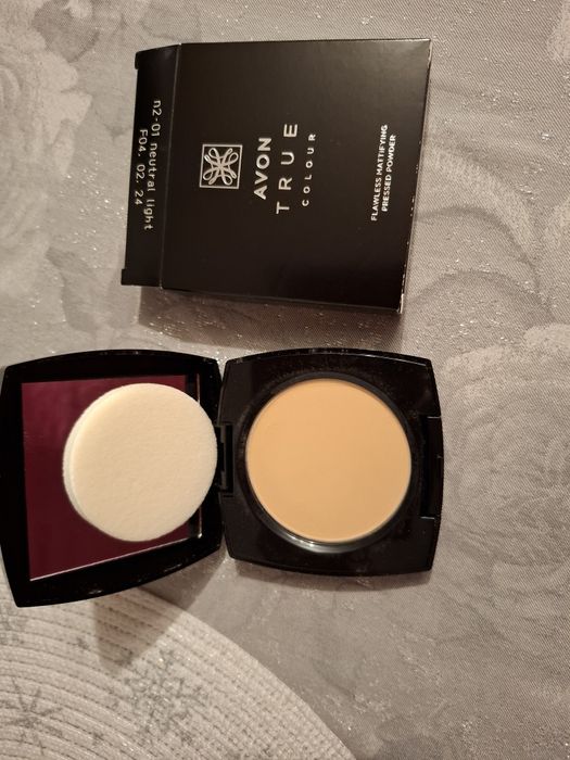Puder  Avon  Nowy