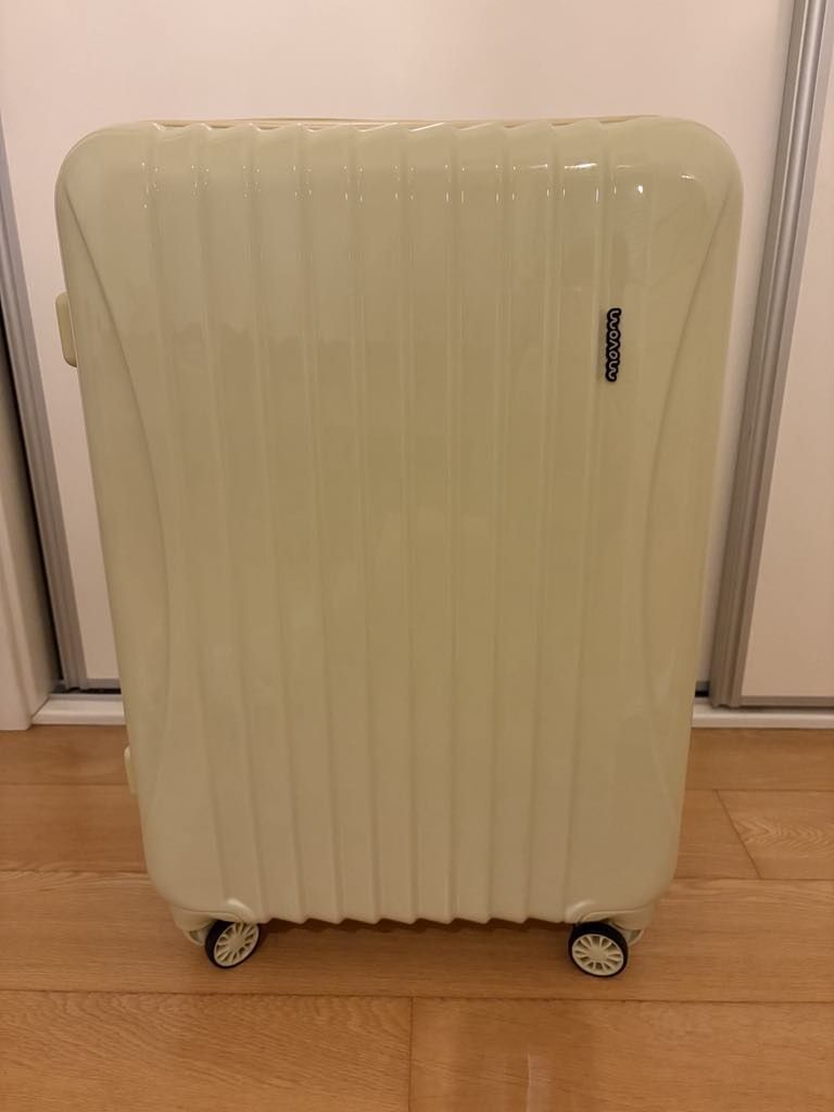 Malas de viagem cor amarela clara marca movom