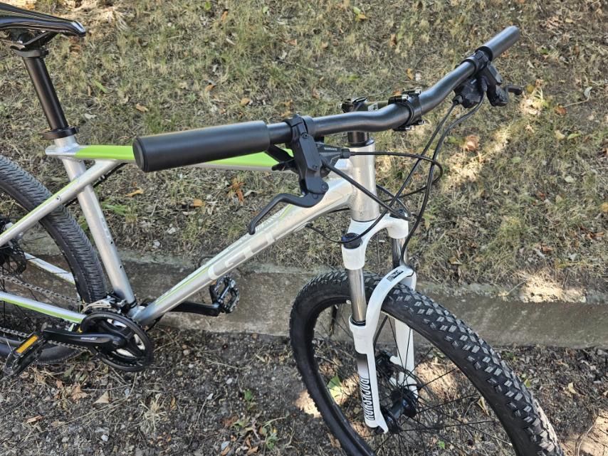 GT на RockShox та дисковой гидравліці велосипед