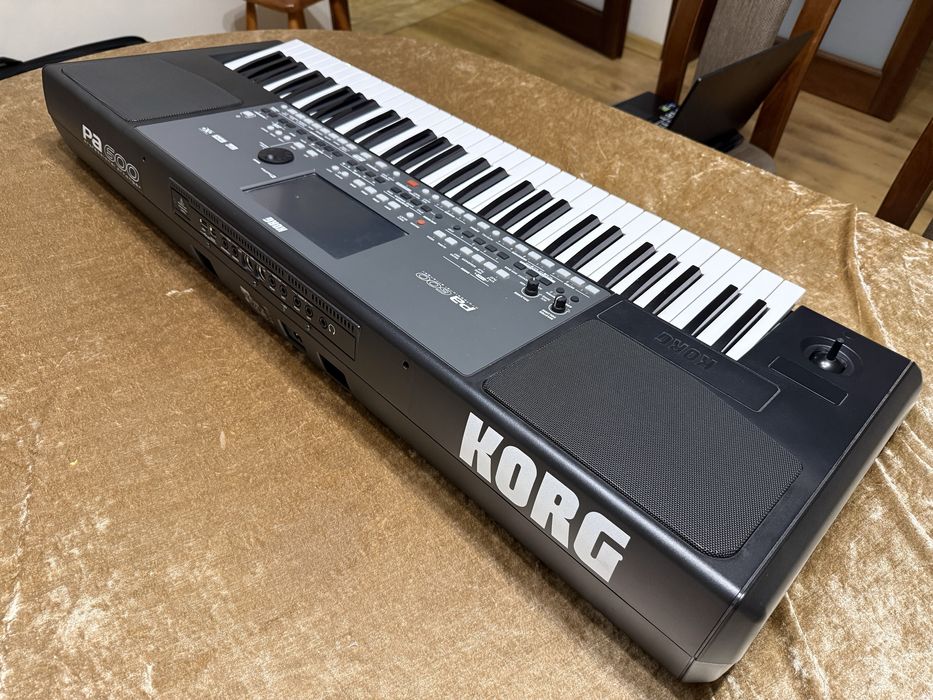 KORG PA600 (keyboard, pianino)
