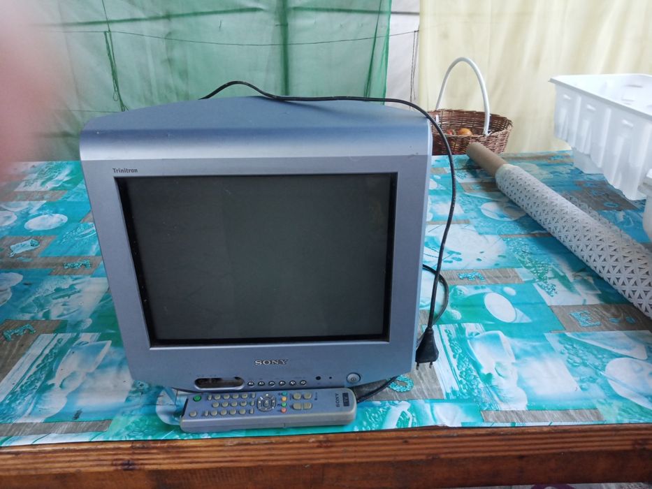 Продам телевізор sony 45см на кухню