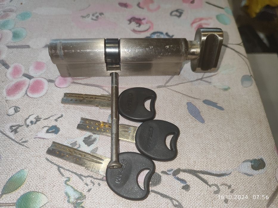 Сердцевина замка и три ключа