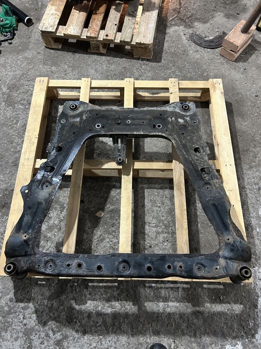 Підрамник, передня задня балка nissan qashqai