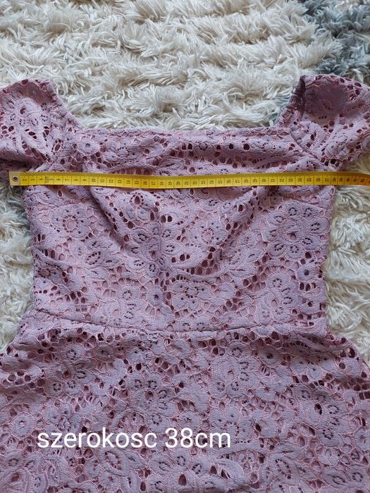 Koronkowa wrzosowa sukienka