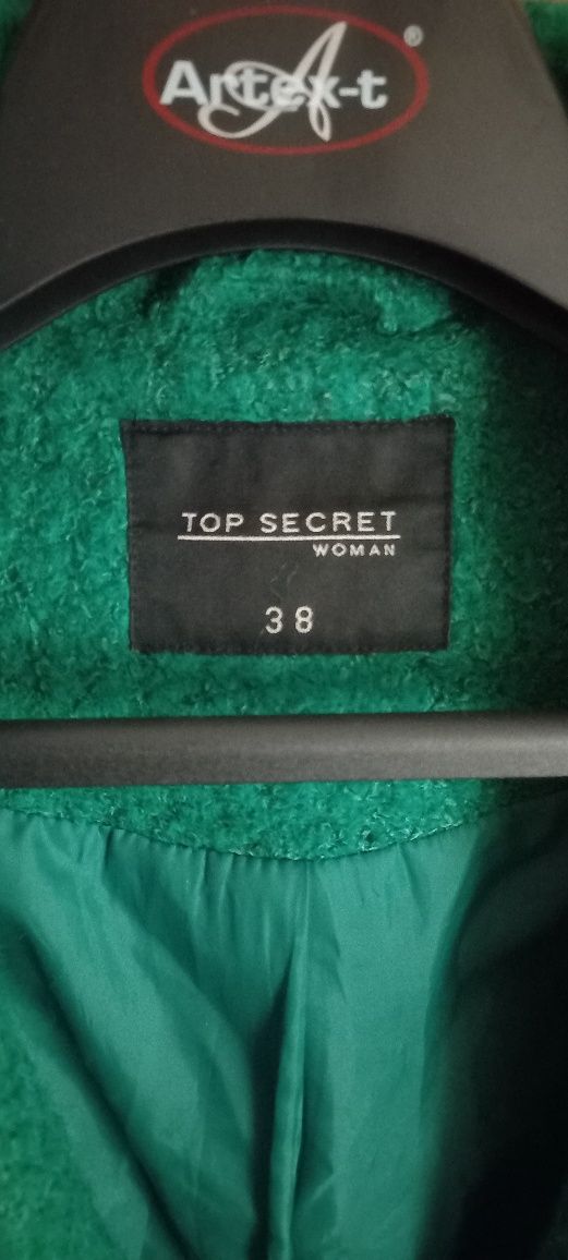 Soczyście zielony płaszcz TOP Secret.