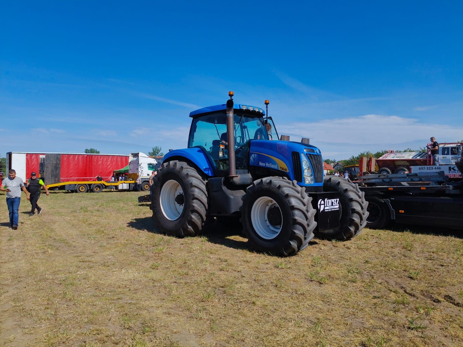New holland T8040 Tractor Pulling  case magnum cummins 8,3L