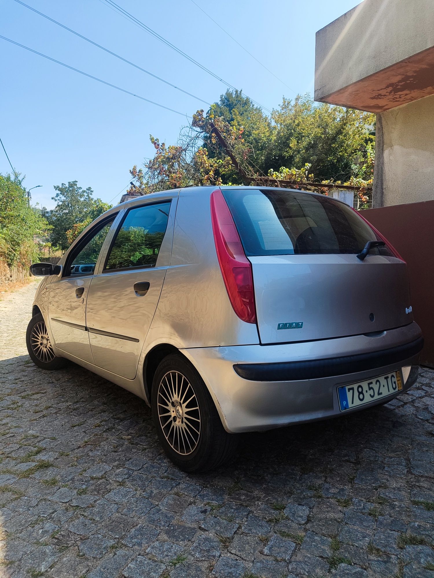 Fiat Punto ELX Económico e Fiável, Ideal para Cidade