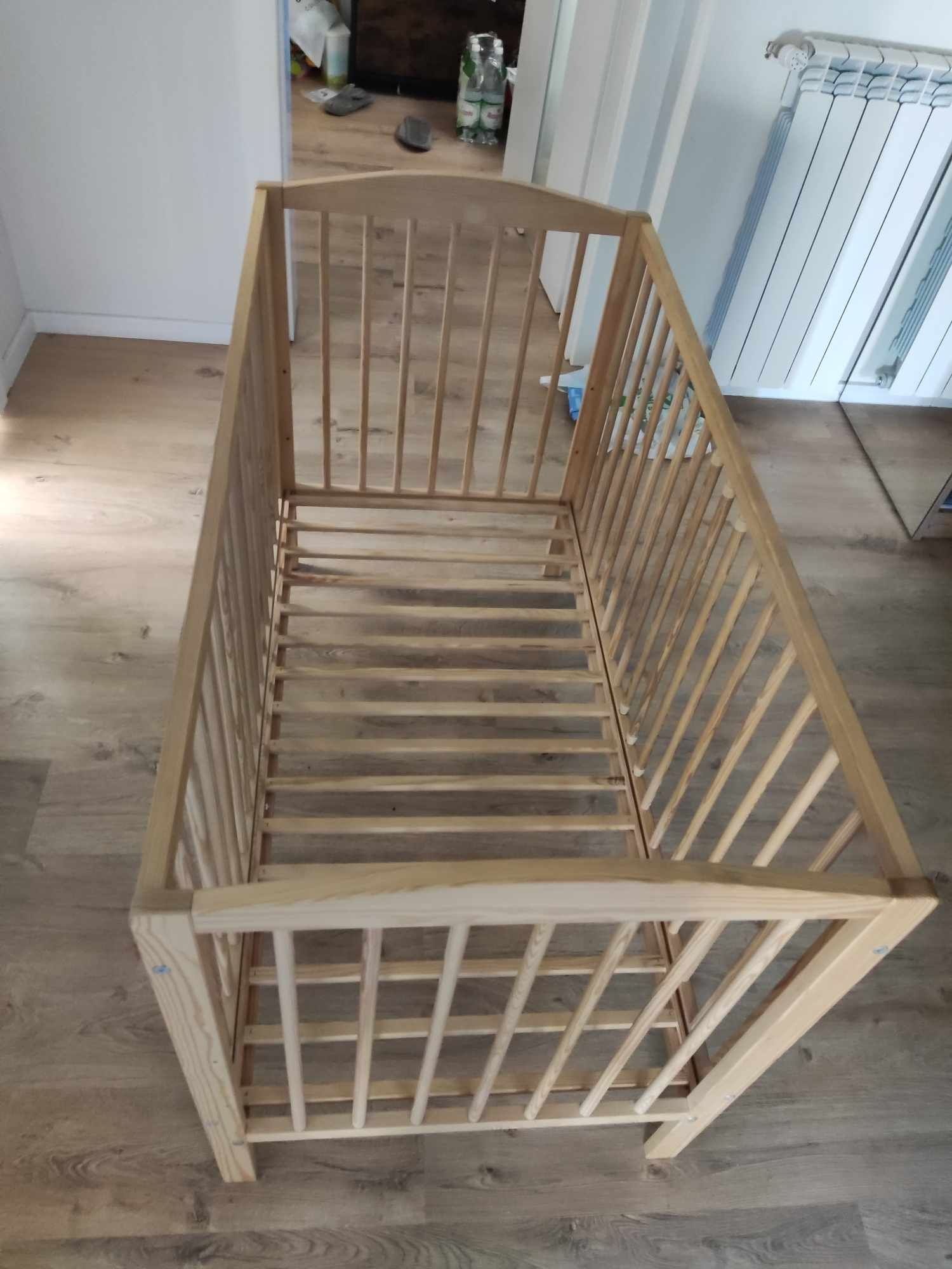 Łóżeczko z materacem