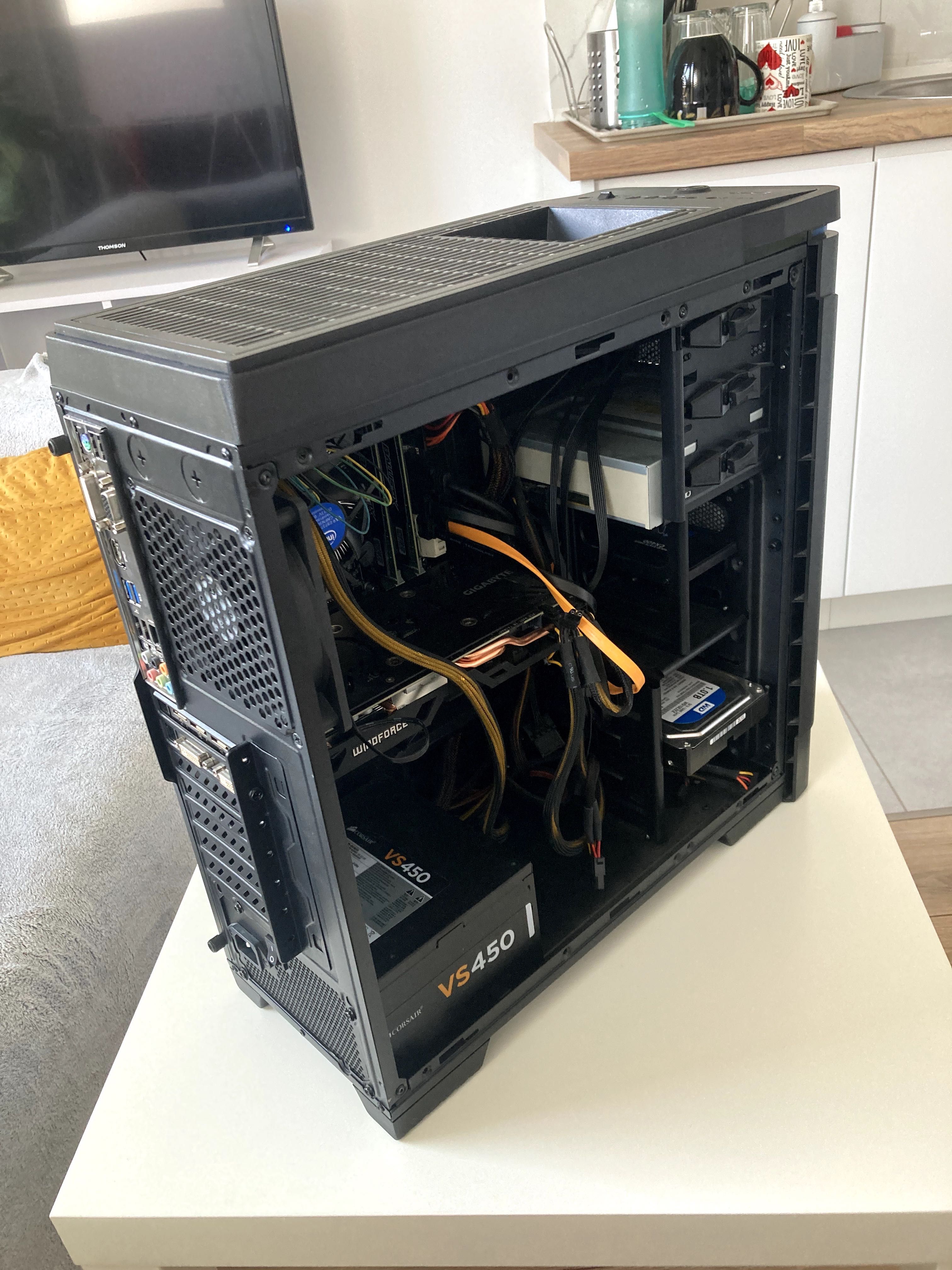 PC: i5, 8gb, GTX960, SSD + HDD + klawiatura mechaniczna + myszka