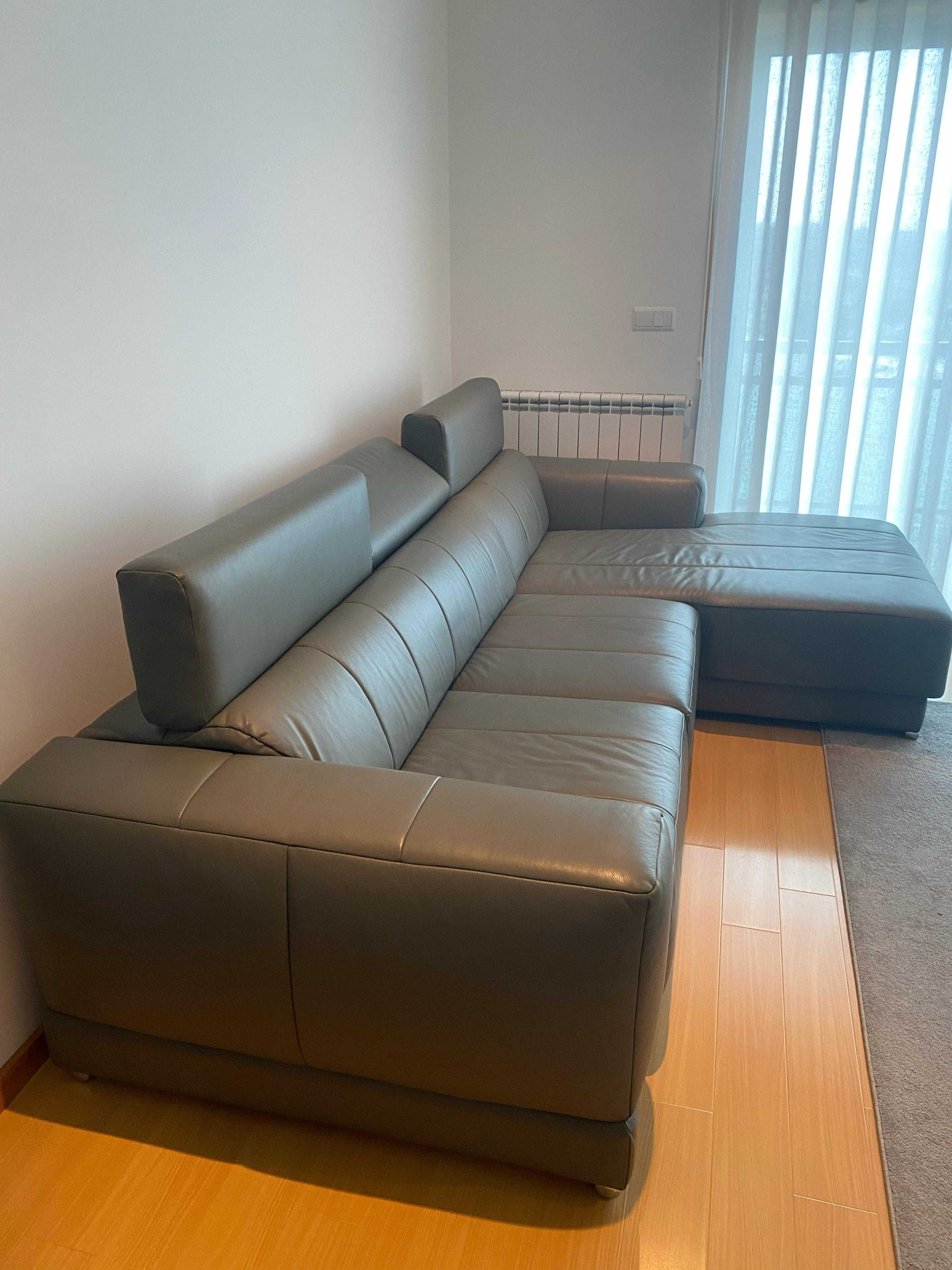 Sofá de Pele Cinza - NOVO - 3 Lugares com Chaise Longue