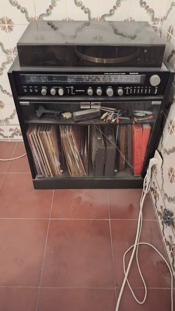 Vendo/Troco Gira discos + gravador + rádio + Móvel