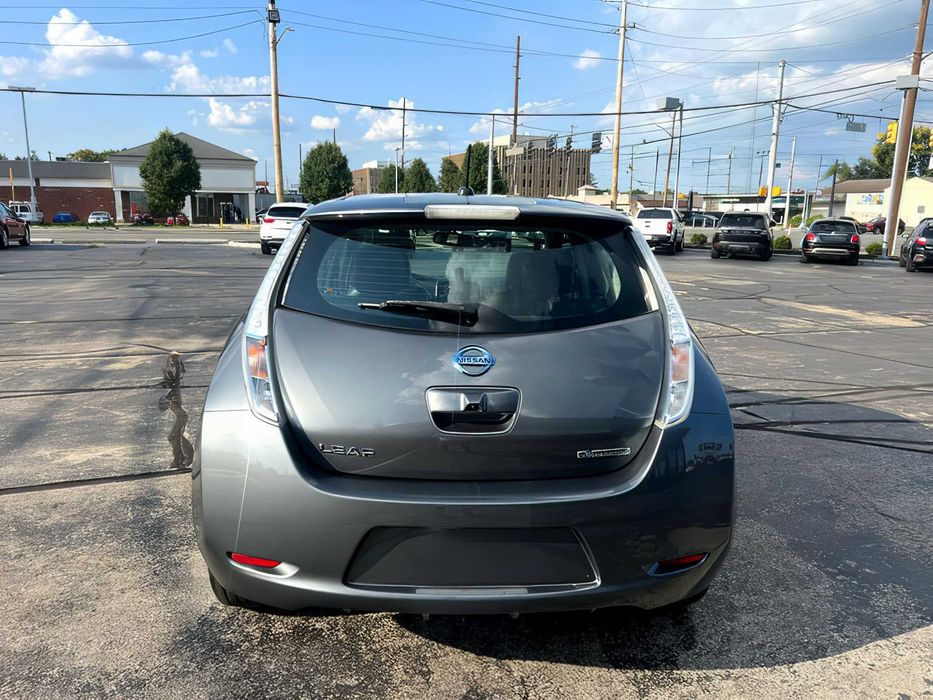 Nissan LEAF      2017