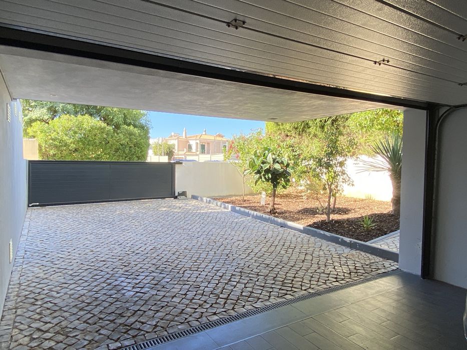Villa V4 Bemposta Nova com piscina e garagem