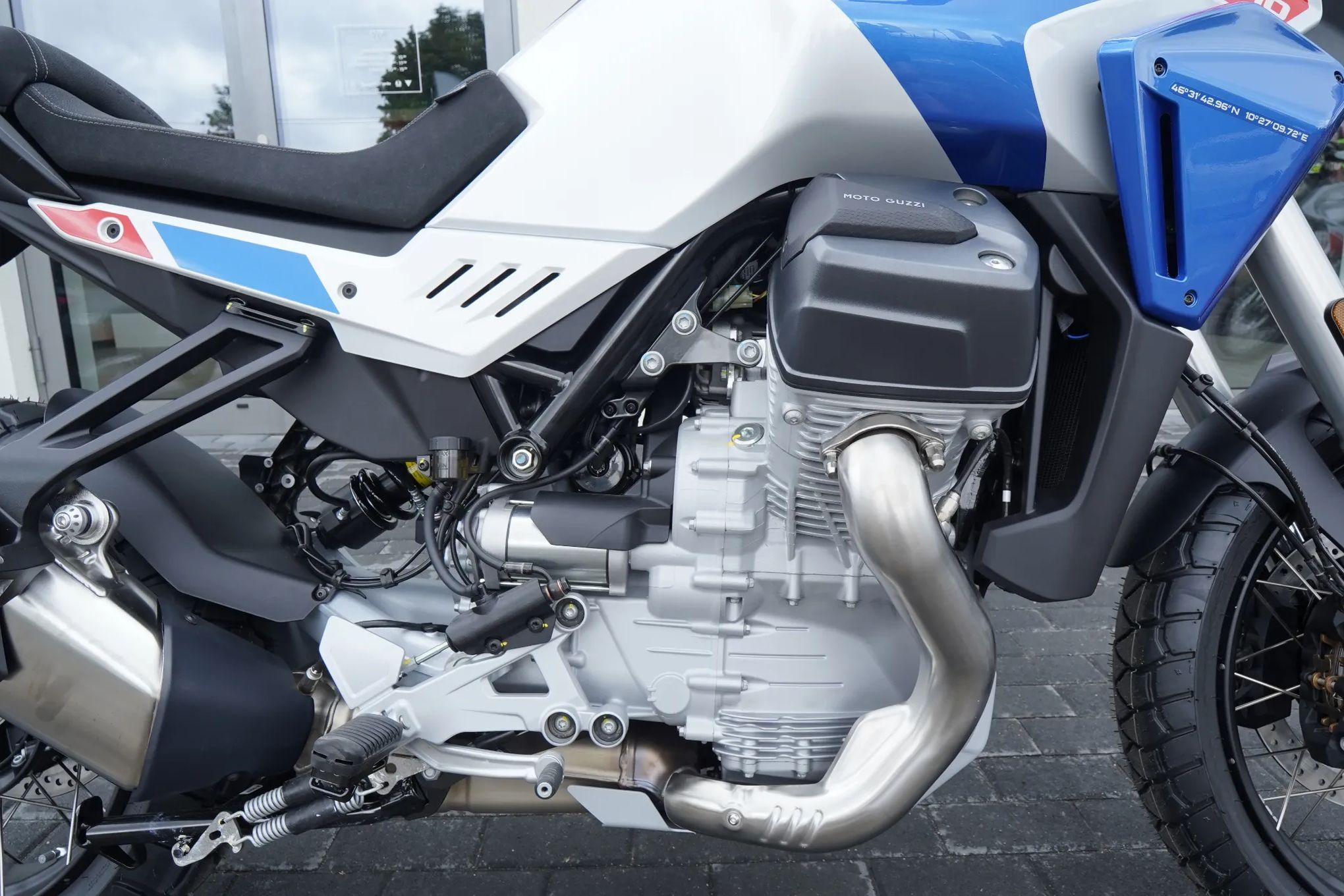 Moto Guzzi Stelvio DUECENTO TRIBUTO - Wersja limitowana. Zapytaj o ofertę specjalną.