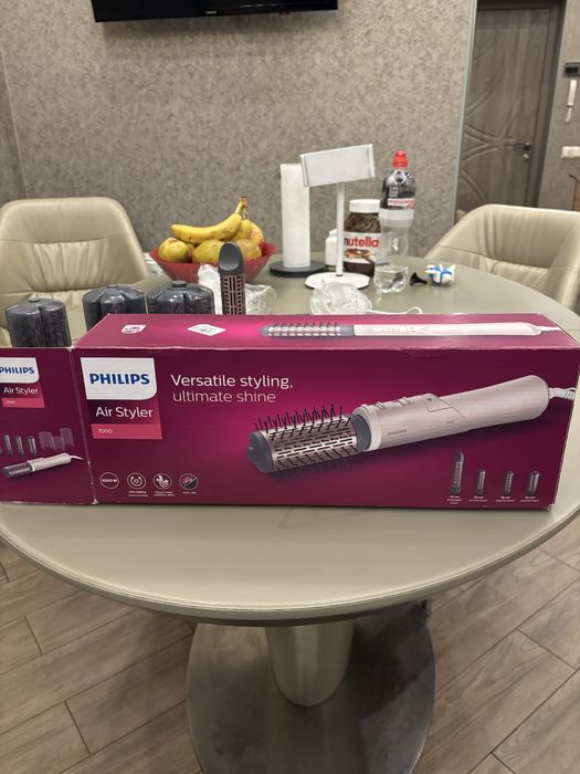 Продаю фен щетку Fhilips Air 7000