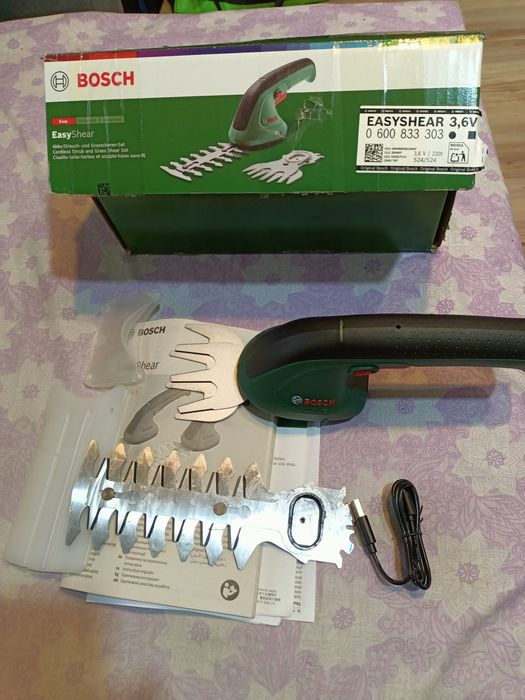 Akumulatorowe nożyce do trawy, żywopłotu Bosch EasyShear 3,6 V