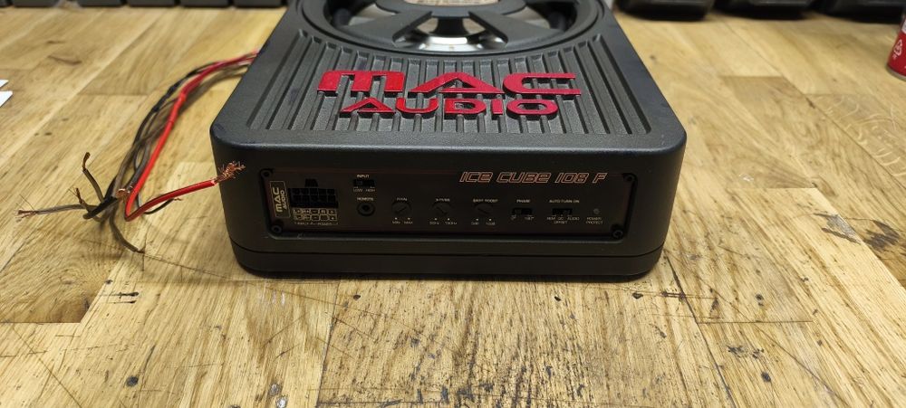 Subwoofer aktywny pod siedzenie Płaski Mac Audio Ice Cube 108f 200rms