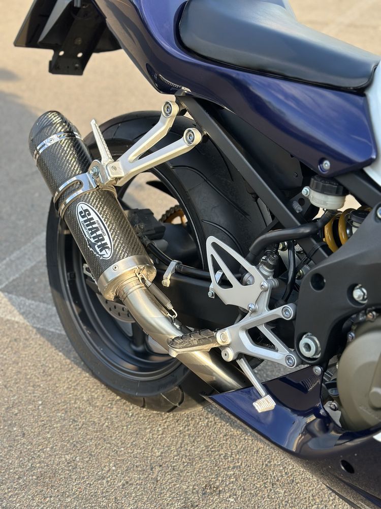 Мотоцикл Спортбайк Honda CBR 600F4i 2003