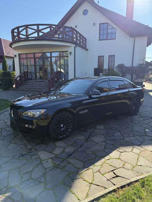 BMW 750 long 4.4 бензин