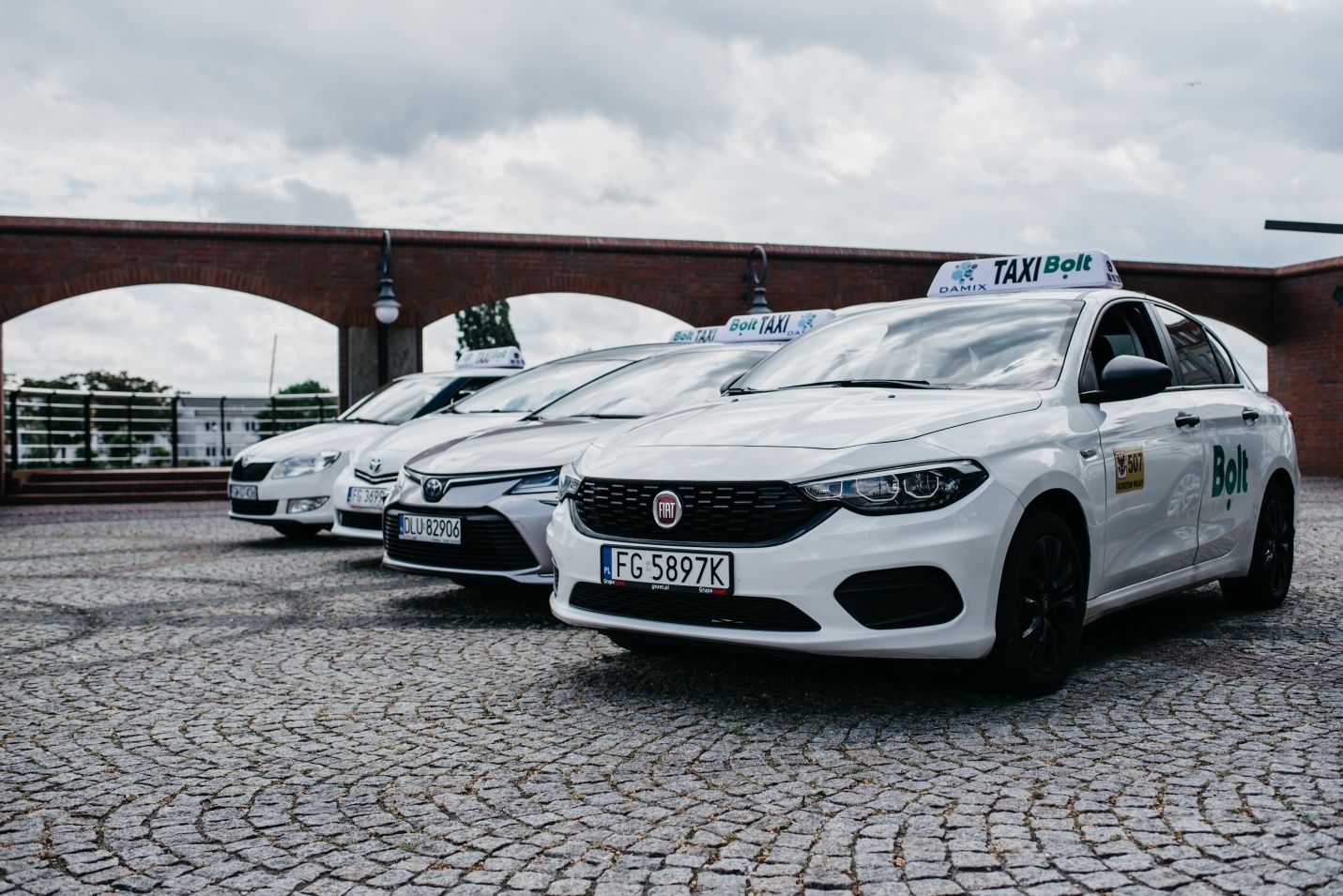 Transport na Lotniska Taxi Damix  Przewóz Osób Europa i Polska Transfe