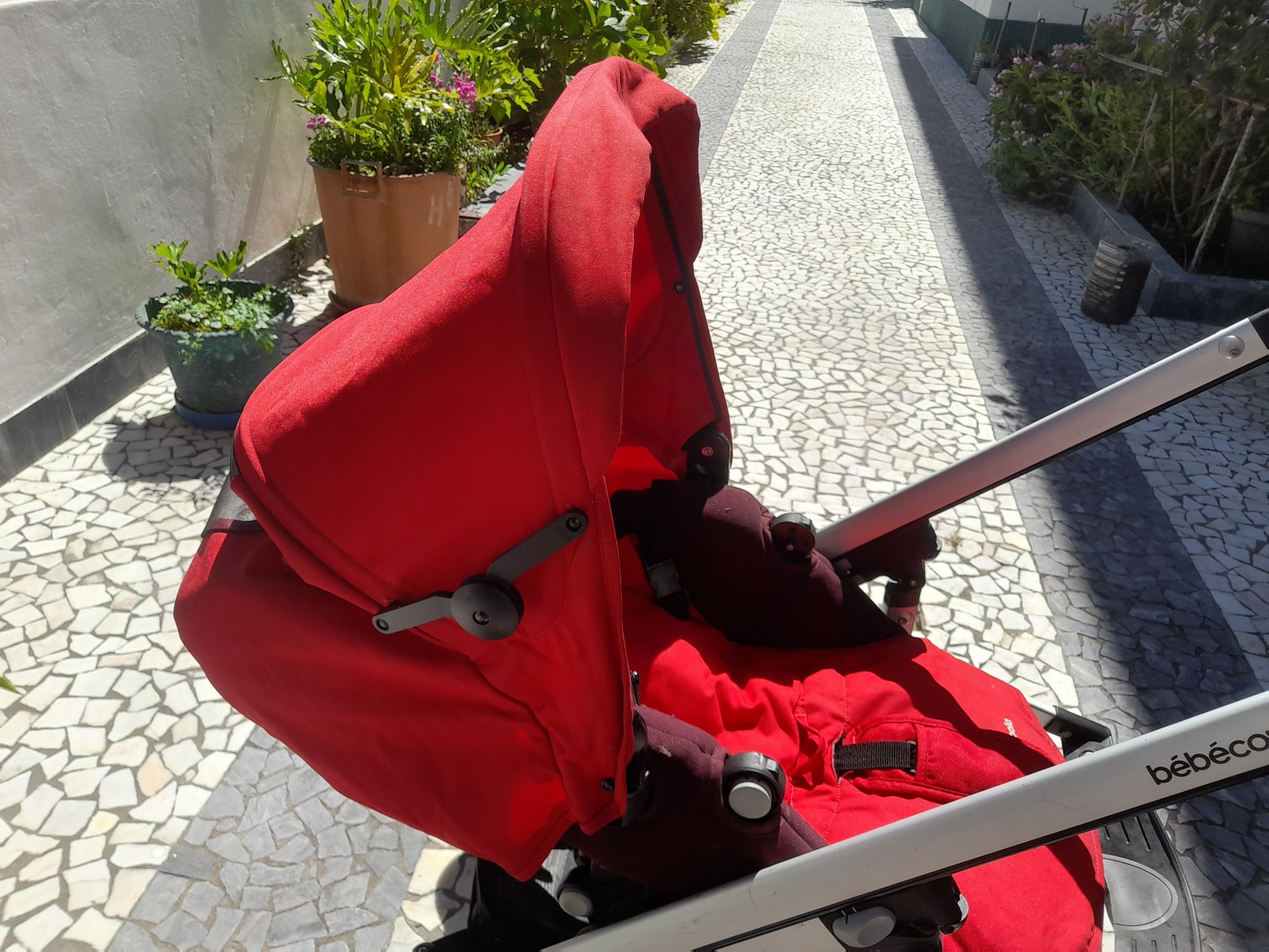 Carrinho Bébéconfort com ovo, cama, protecção sol e chuva