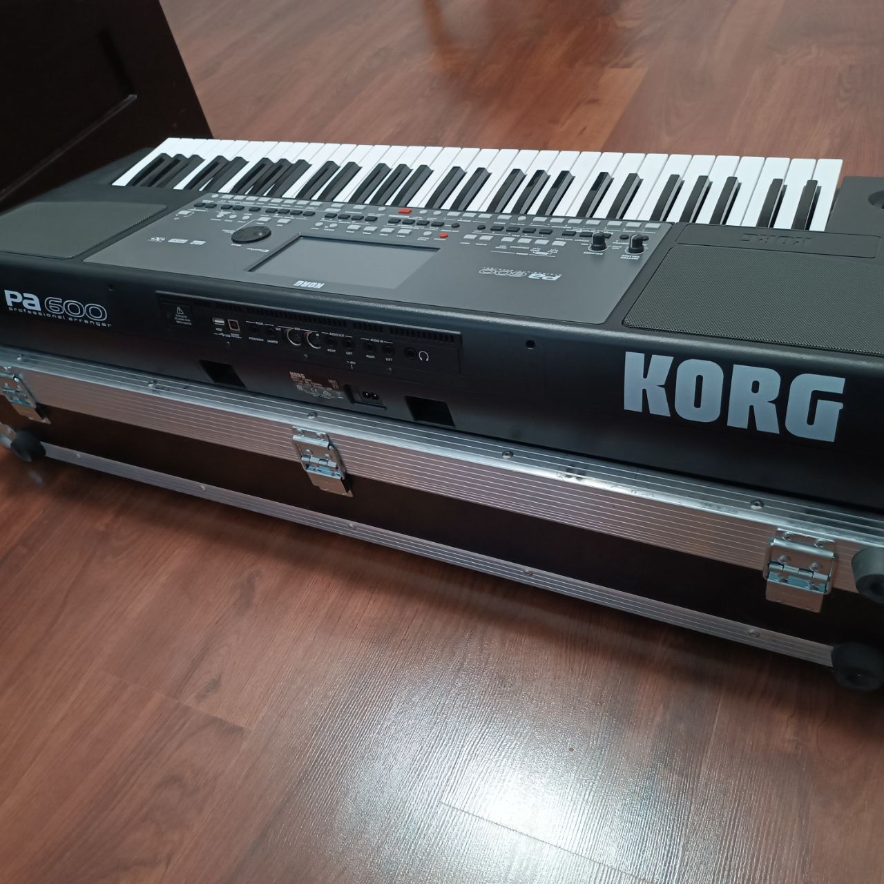 Продам Korg pa 600