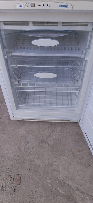 Морозилка камера малинькая