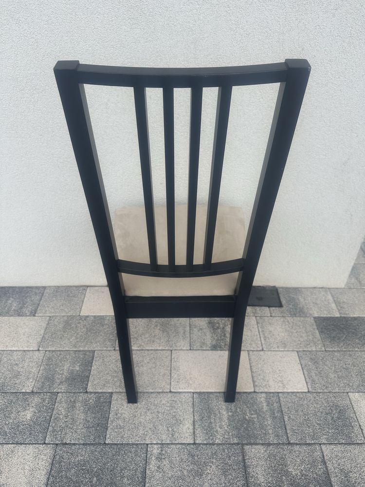 Krzesla Ikea Borje drewniane ciemne z pokrowcem