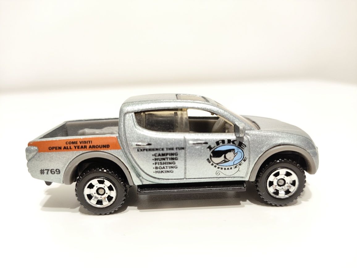 Matchbox Mitsubishi L200