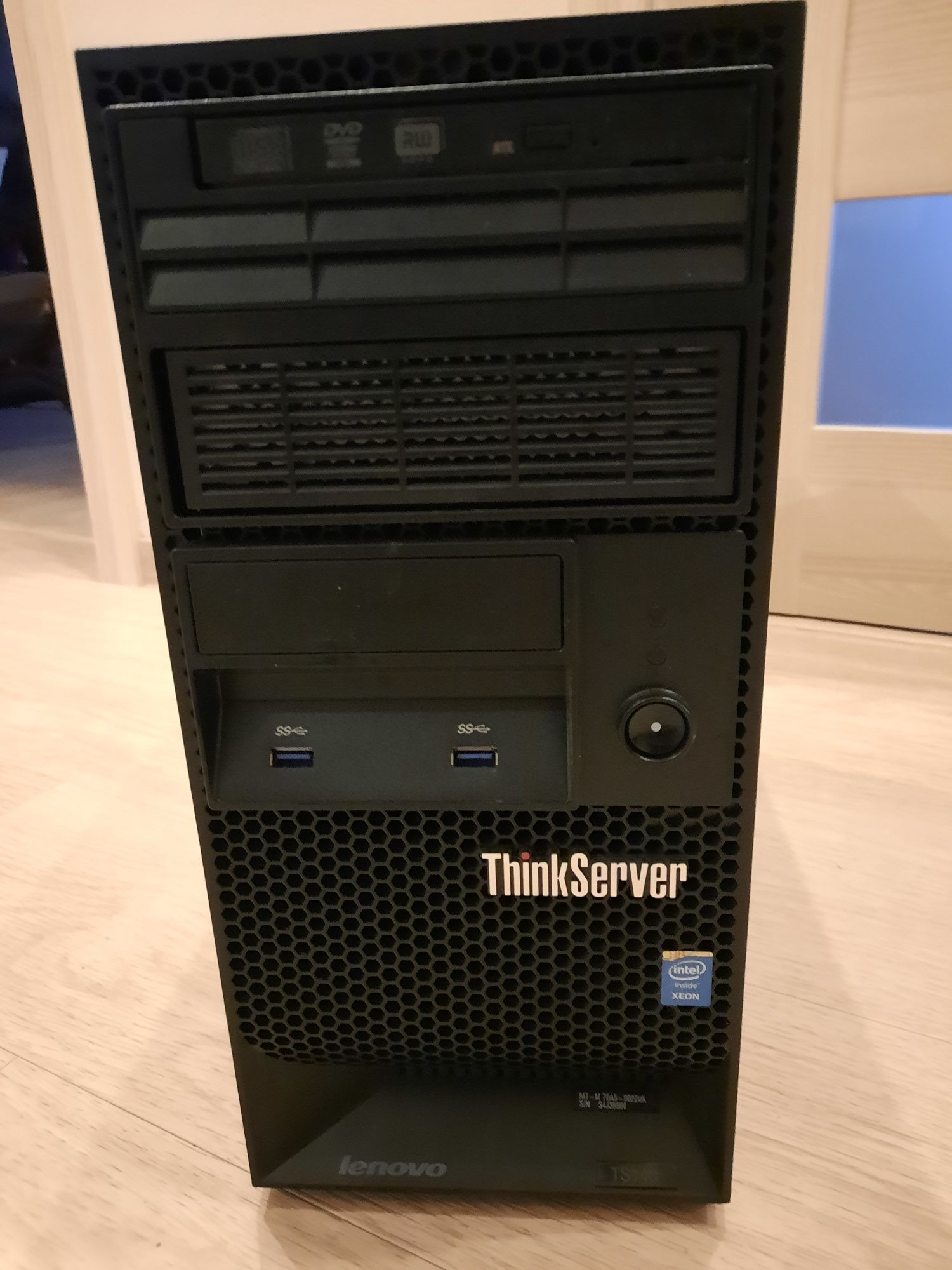 ThinkServer TS140 E3-1226v3 3.5Ghz 8GB RAM