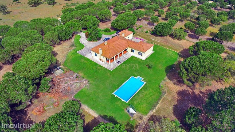 Moradia Térrea | 4 Quartos | Piscina | 20.000 M2 Terreno | Santo Estev