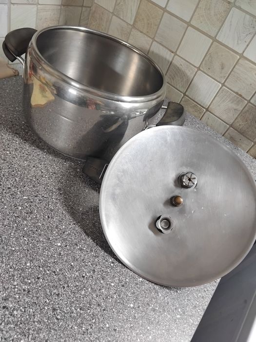 Продам скороварку 4, 5 л Италия