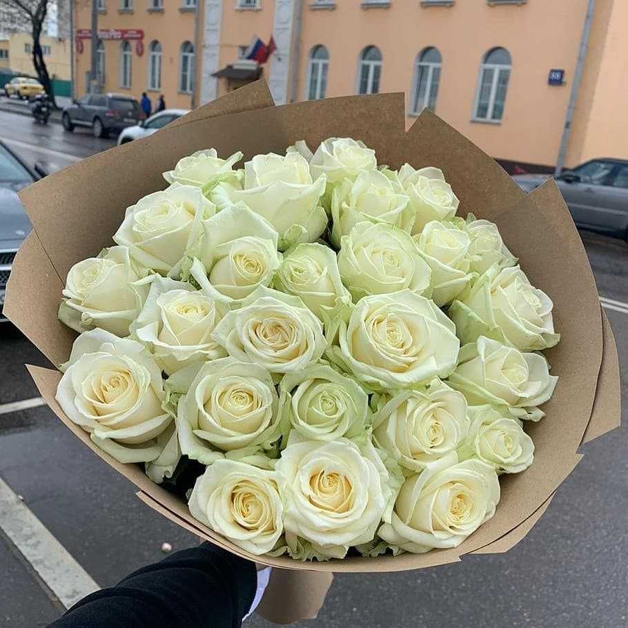 Цветы Днепр - букет 25 белых роз. Доставка букетов. Розы, подарок