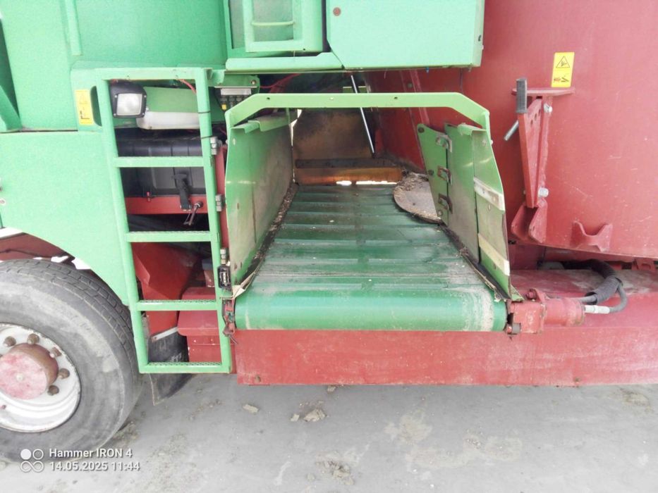 Wóz paszowy samojezdny strautmann verti mix 1400 double