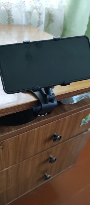 Тримач в авто для телефона