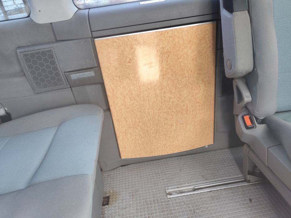 VW Multivan T4 wnętrze fotele kanapa łóżko stolik tapicerka Generation
