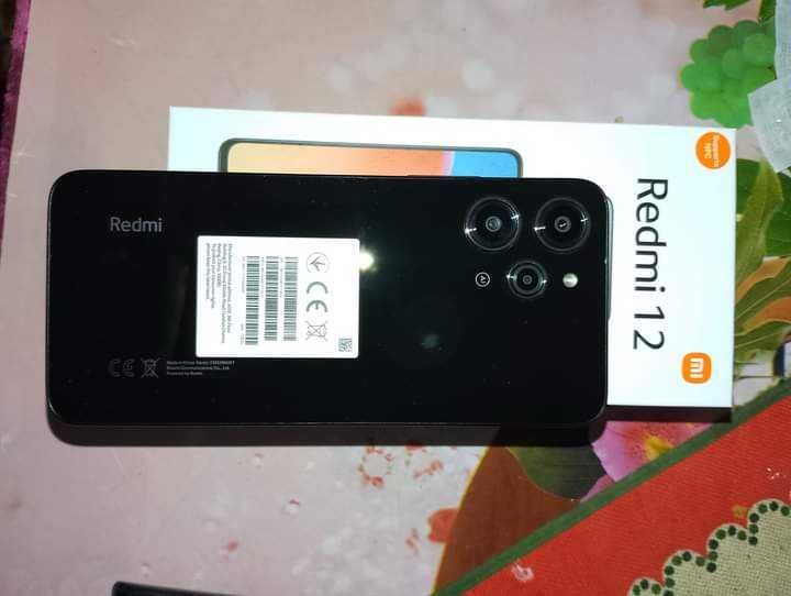 Продам новый телефон с чехлом Redmi 12 4-128