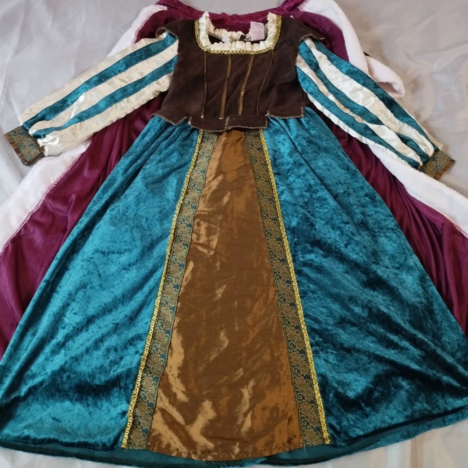 платье королева средневековье ренессанс наряд принцесса