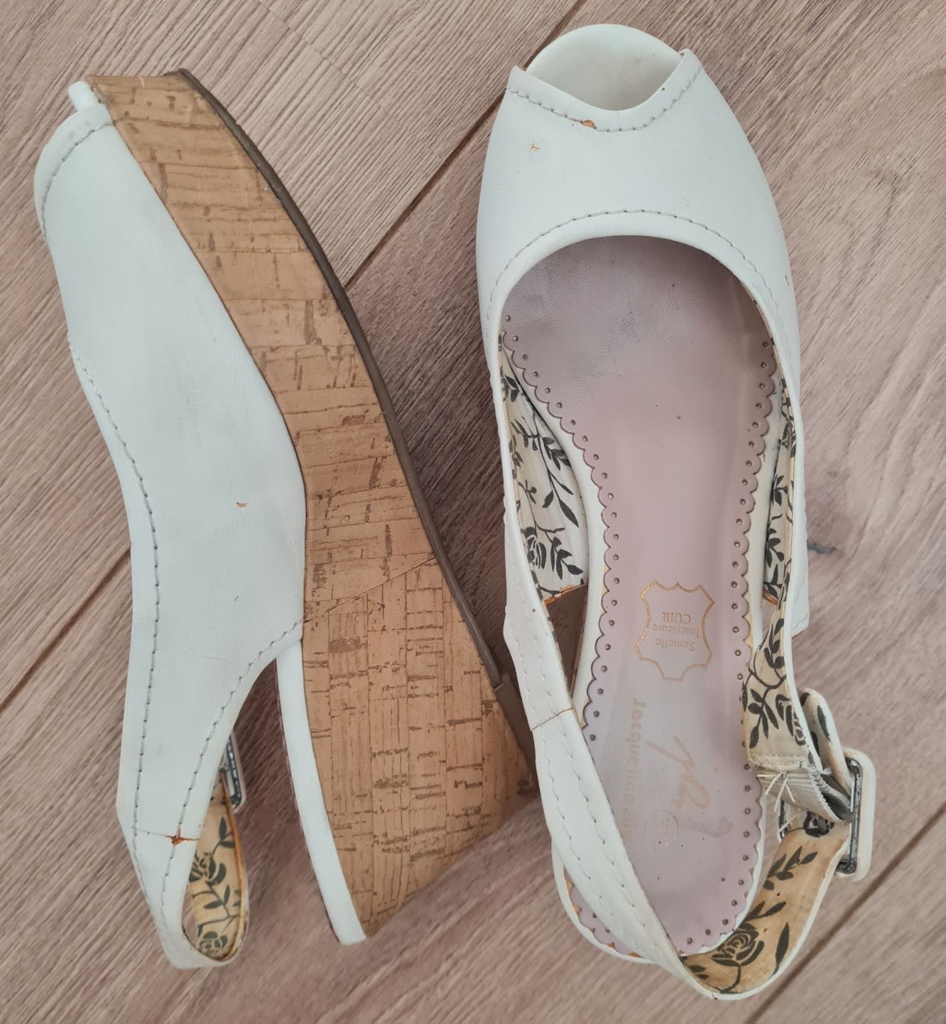 Jacqueline Riu białe sandały na koturnie korek Rozmiar 37/38 ODDAM