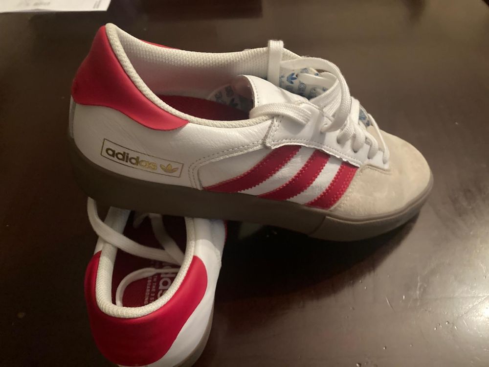 Sapatilhas Adiadas originais nunca usadas