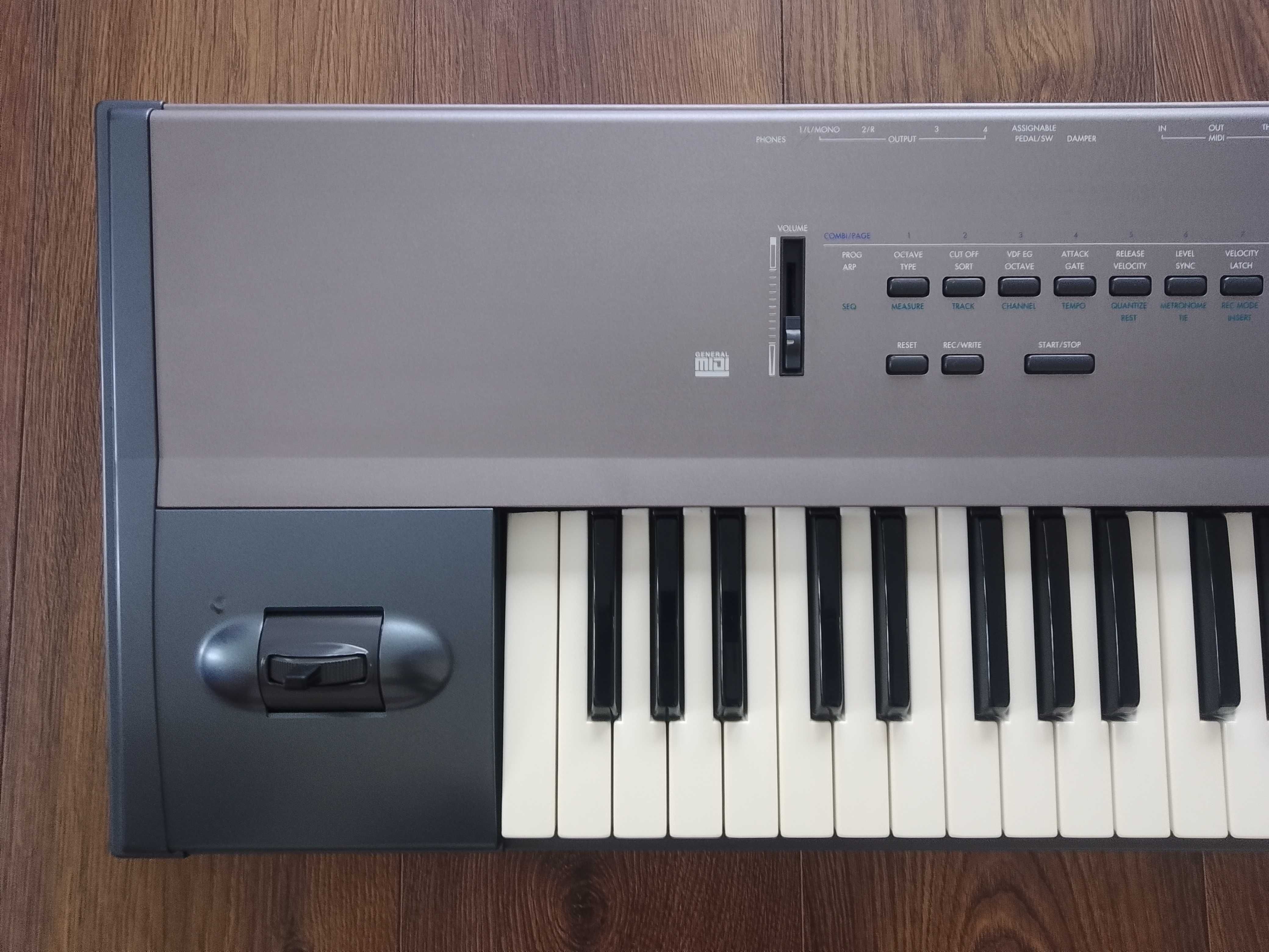 Korg N264 plus hardcase