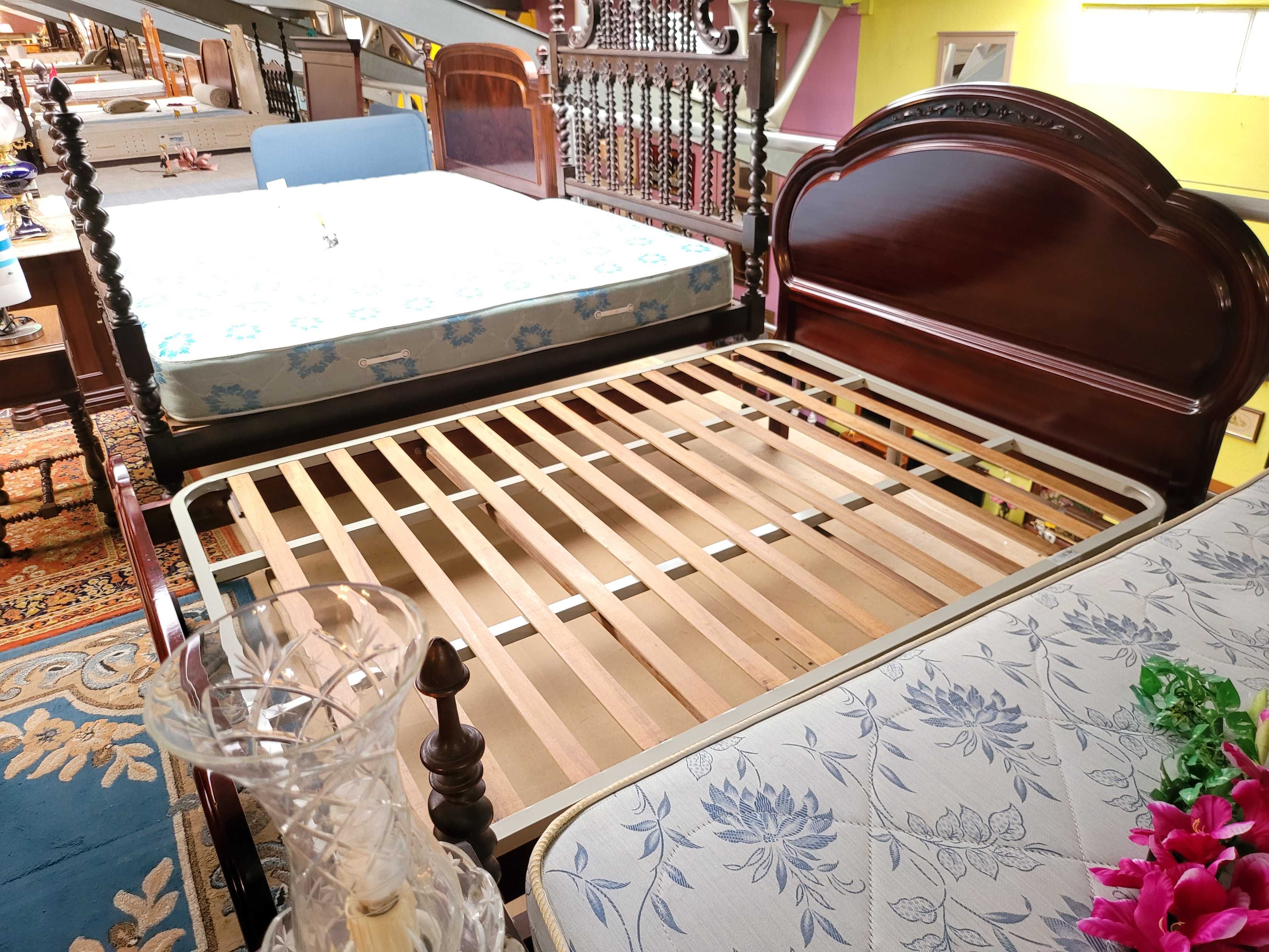 Excelente cama em madeira com estrado - óptimo estado