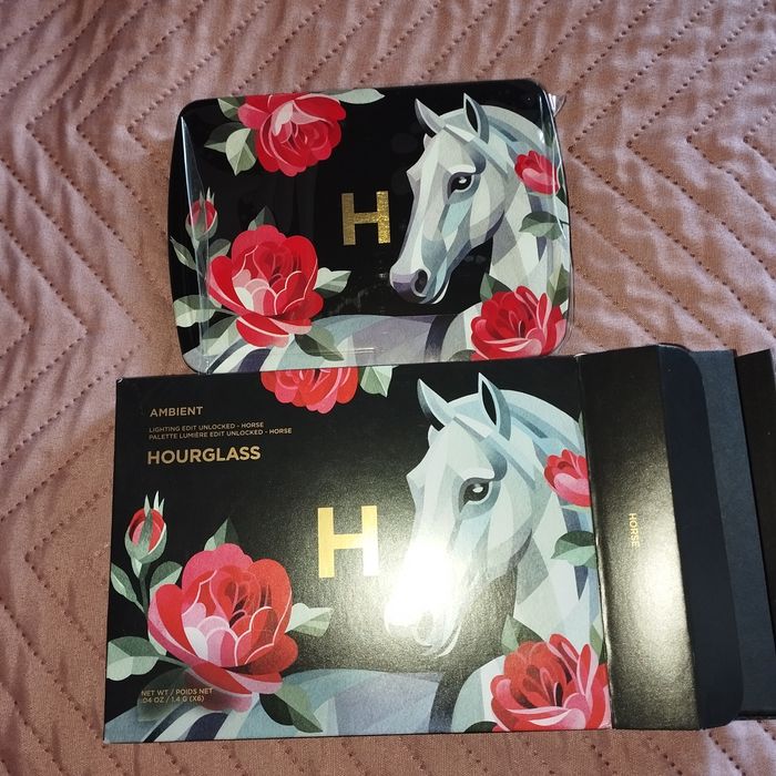 Hourglass paleta do twarzy ambient horse lighting edit