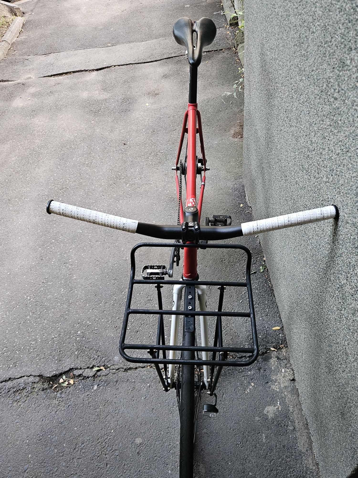Rower szosowy single speed wolnobieg jednobieg bagażnik kurier