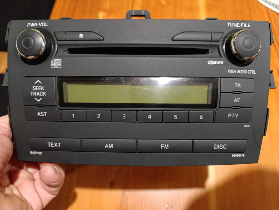 Оригінальна магнітола на Toyota Corolla