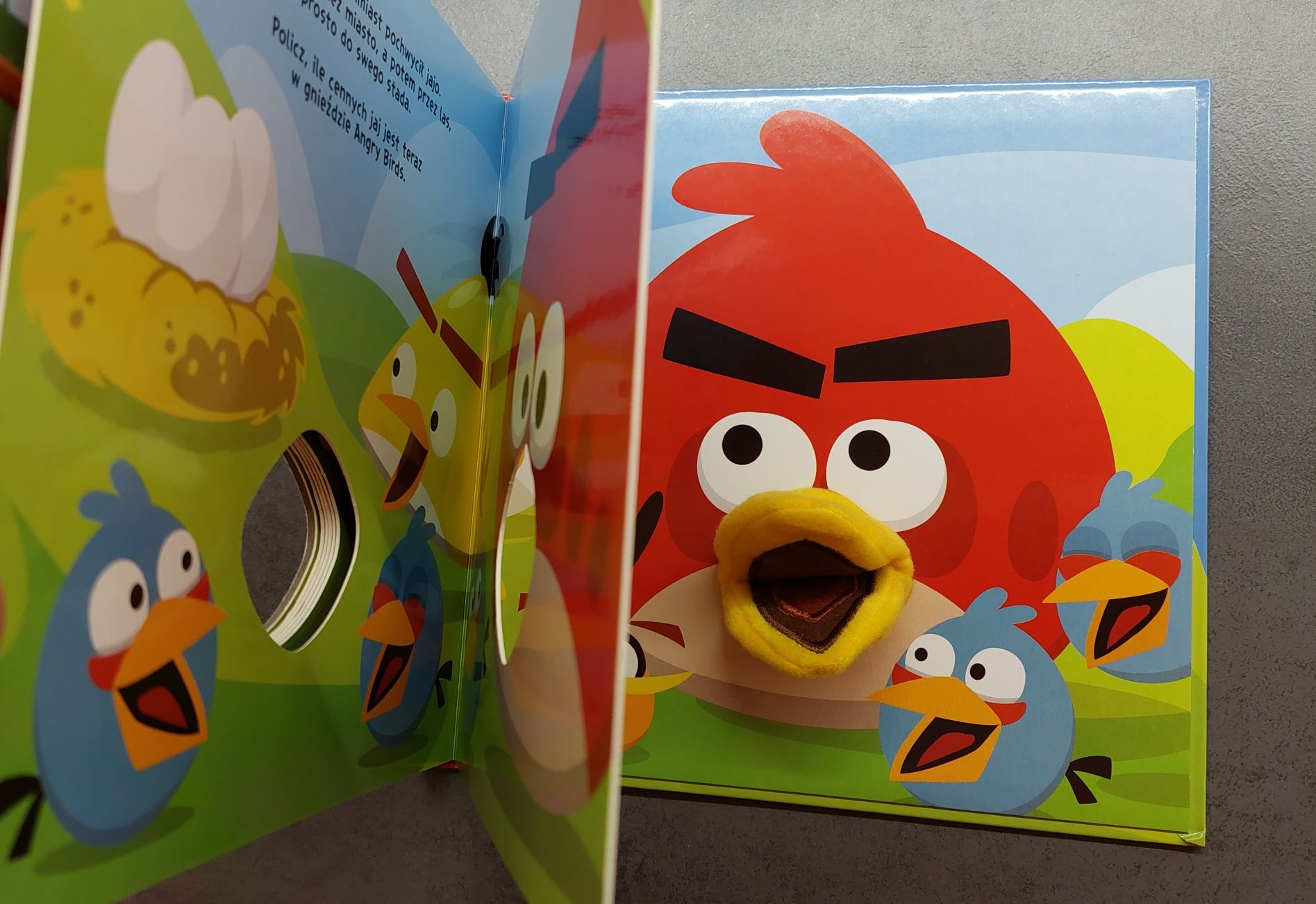 książka z pacynką,  ANGRY BIRDS Czerwony rusza na pomoc!