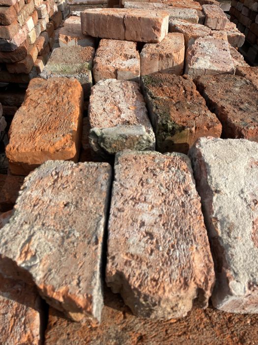 Цегла бувша у використанні вся ціла , можлива доставка