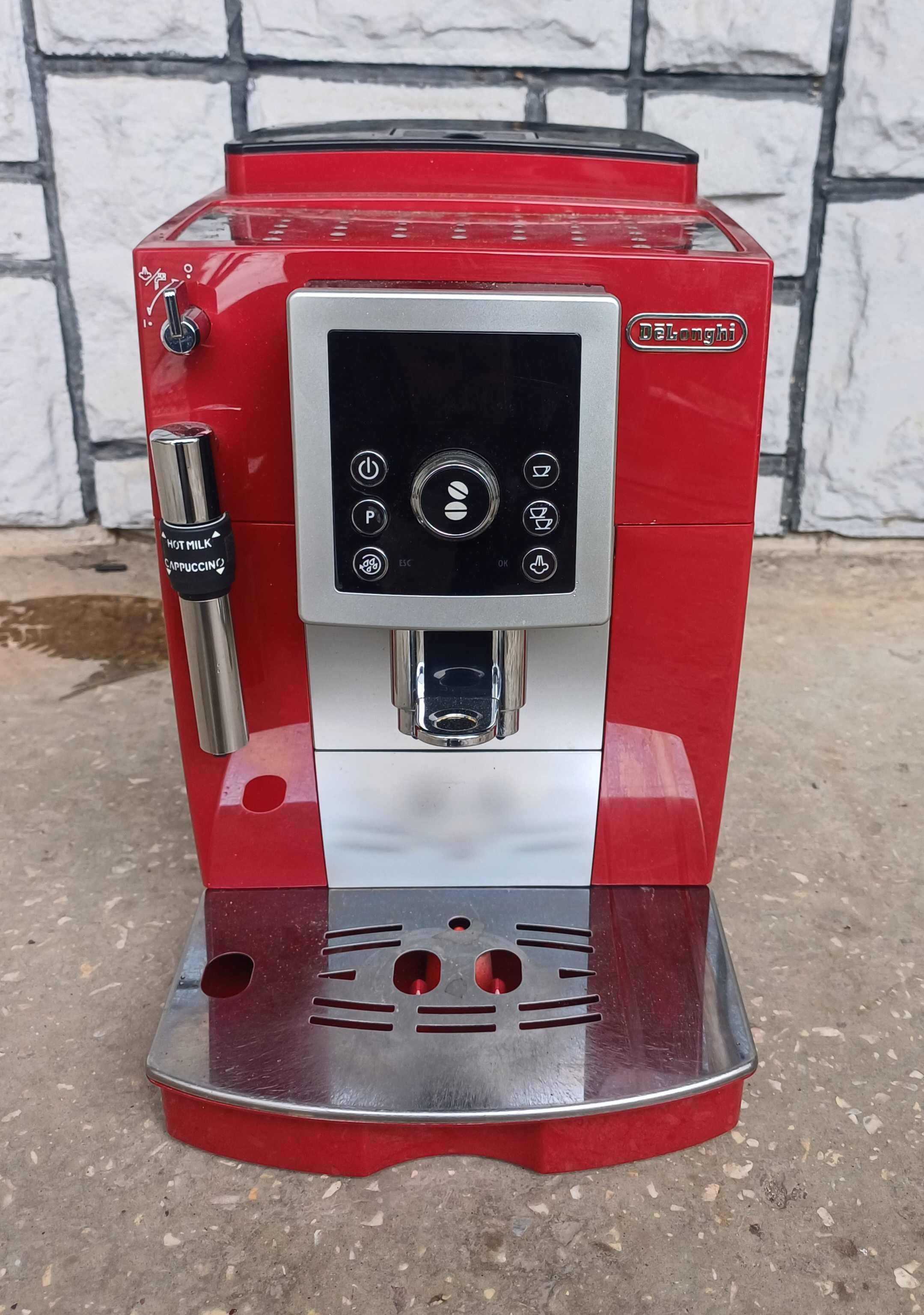 Кавомашина кавоварка DeLonghi ECAM 23.427 R Capuchino червона вживана