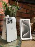 iPhone 15 pro w kolorze tytan